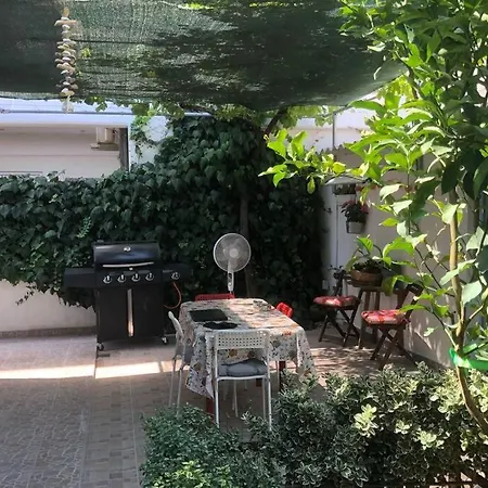 Villa Ανακαινισμενη Μονοκατοικια 125 Τμ Στο Κεντρο Με Κηπο Mesolóngion Exterior foto
