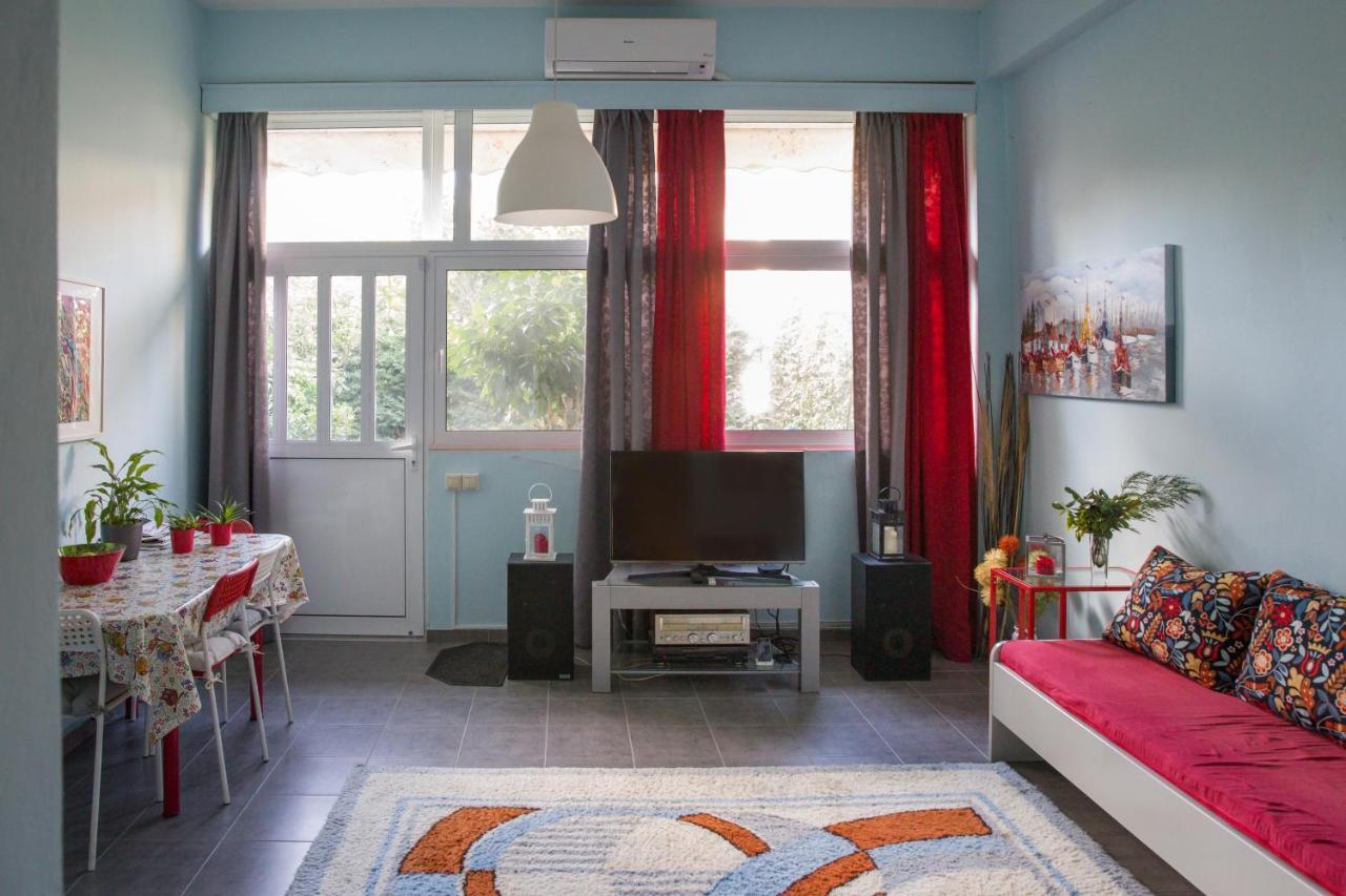 Hébergement de vacances ανακαινισμενη μονοκατοικια 125 τμ στο κεντρο με κηπο *